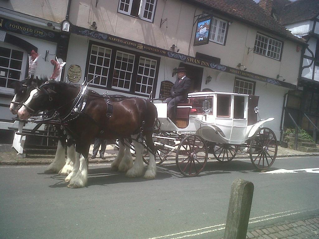 The Swan Inn Midhurst Exterior foto