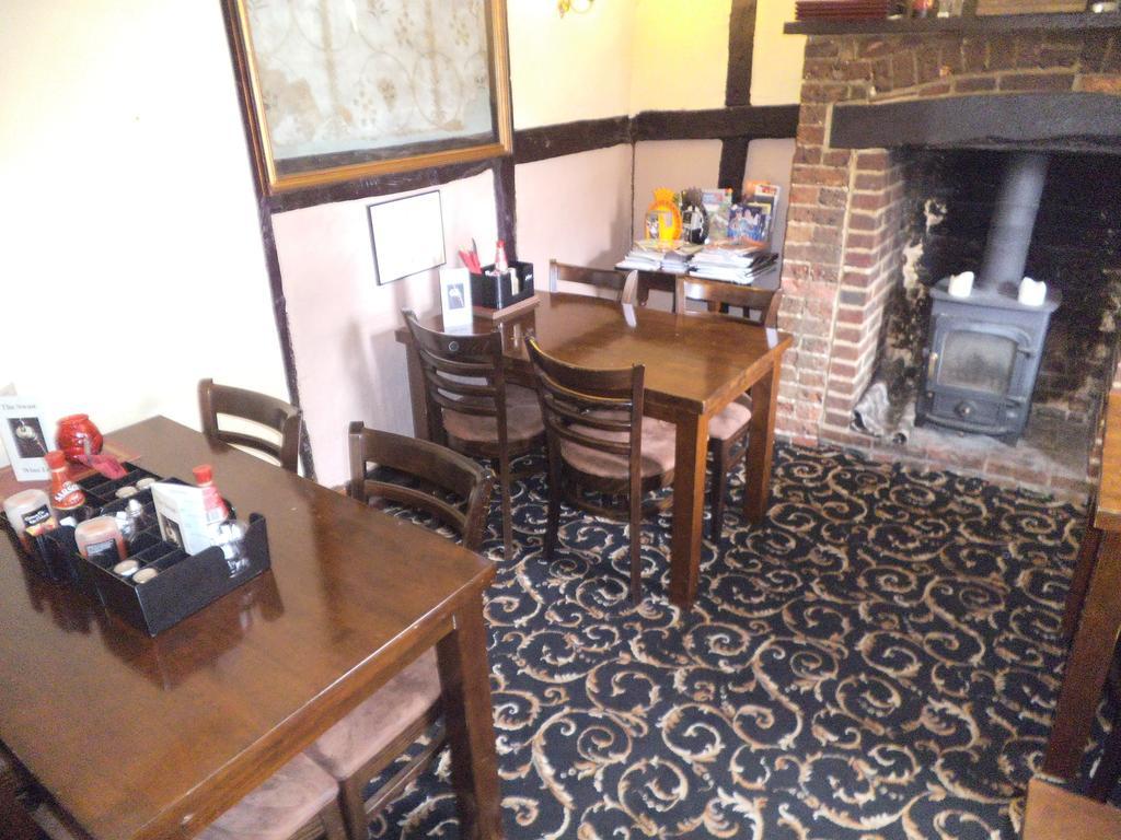 The Swan Inn Midhurst Exterior foto