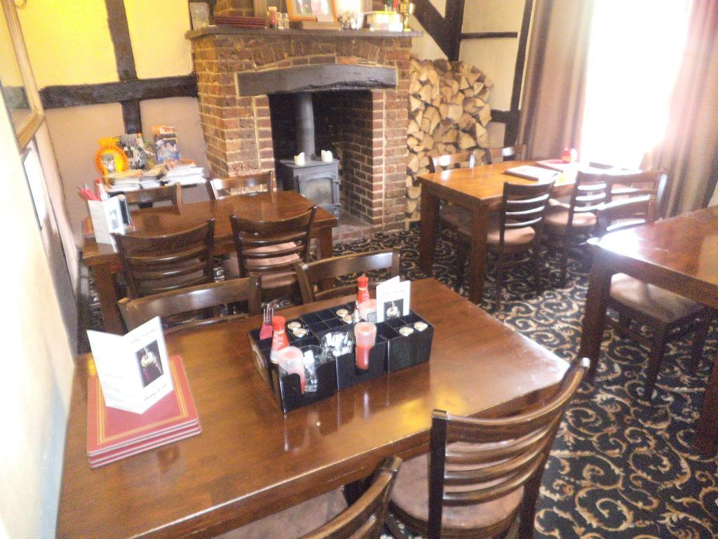The Swan Inn Midhurst Exterior foto
